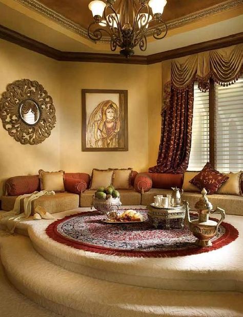 8b3d613f9cada1107c72dbdd035ecdbe Middle Eastern Interior Design, Dekorasi Maroko, Moroccan Style Living Room, Arabic Living Room, Middle Eastern Decor, Arabian Decor, Moroccan Room, Furnitur Ruang Keluarga, Arabic Decor