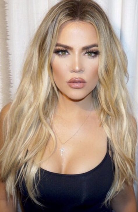 Khloe Kardashian Face, Khloe Kardashian Makeup, Blinde Hair, Kardashian Makeup, Lovely Eyes, Female Character, Female Character Design, Makeup Makeup, Khloe Kardashian