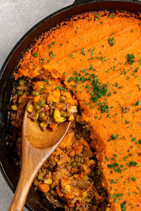 Sweet Potato Shepherd's Pie Skillet - Olivia's Kitchen Cheap Gluten Free Meals, Sweet Potato Shepards Pie, Gluten Free Worcestershire Sauce, Potato Shepherd's Pie, Beef And Vegetables, Gluten Free Sweet Potato, Gluten Free Dinner Easy, Comfort Dinner, Shepards Pie