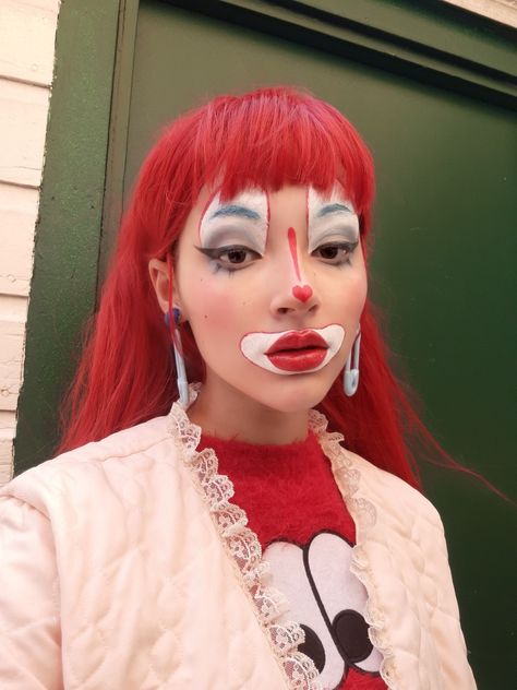 Ig: anihcul #clowncore #clownpunk #clownmakeup Makeup Drawing Reference, Clown Makeup Drawing, Subtle Clown Makeup, Halloween Makeup Red, Eye Makeup Cute, Makeup 80s, Creepy Clown Makeup, Clown Costume Women, Clown Face Paint