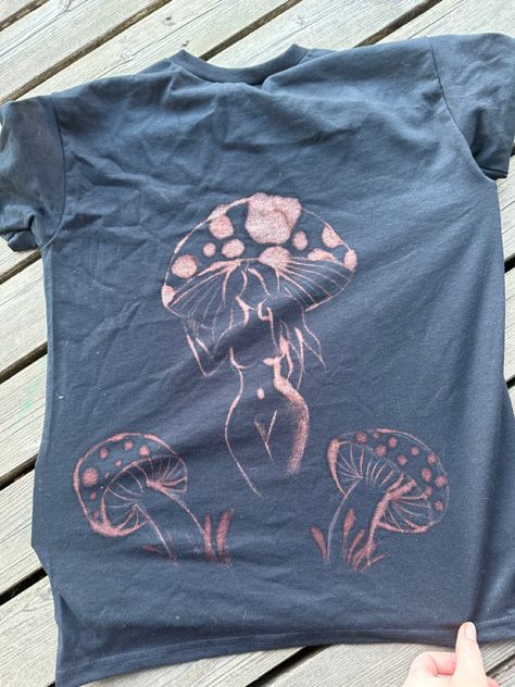 Bleached Flowers, Bleached Clothes, Mushroom Goddess, Paint Clothes, Bleach Shirt Diy, Bleaching Clothes, Bleach Shirt, Bleach Tie Dye, Bleach Art