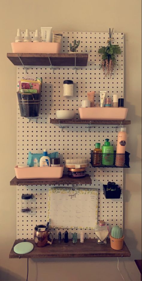 Peg Board Ideas Room Decor, Pegboard Headboard, Peg Board Ideas, Pegboard Craft Room, Office Hacks, Pegboard Organization, Play Space, Magnetic Wall, Room Planning