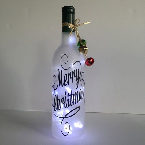 Winter Wine Bottles, Christmas Shells, Christmas Bottles, Lighted Bottles, Christmas Gift Decor, Easy Decorations, Wine Bottle Crafts Christmas, Wine Bottle Design, Light Up Bottles