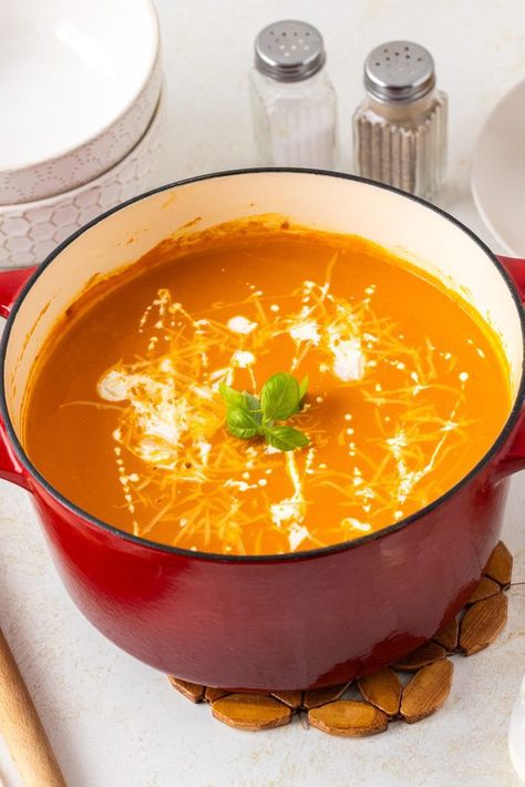 tomato soup in the pan Soup With Basil, Creamy Tomato Soup Recipe, Creamy Tomato Soup, Tomato Soup Recipes, Tomato Soup, Parmesan Cheese, Grilled Cheese, Heavy Cream, Food Videos