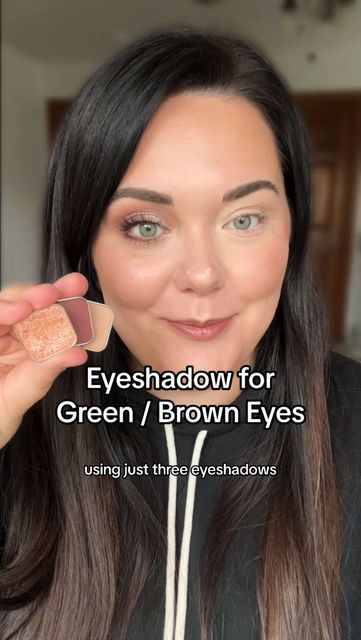 Eyeshadow Green Eyes, Eyeshadow Brown Eyes, Smudged Liner, Natural Green Eyes, Liquid Cat, Green Brown Eyes, Simple Eyeshadow Tutorial, Hazel Brown Eyes, Natural Dramatic