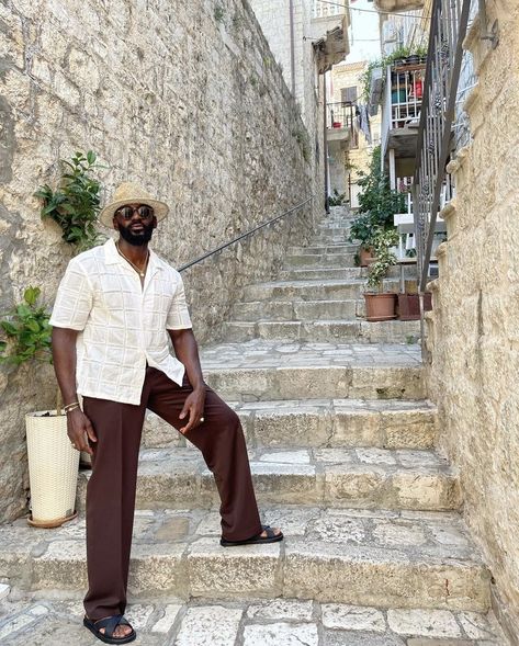 Aesthetic Vacation Outfits Men, Men’s Vacation Outfit Summer, Italian Mens Summer Fashion, South Of France Men Outfits, Men Greece Fashion, Black Man Beach Outfit, Mens Jamaica Vacation Outfits, Linen Beach Outfits Men, Italy Outfits Summer Men