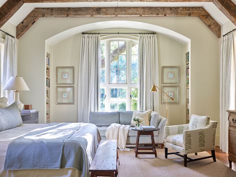 House Tour: A Spring Hill Beauty by Ashley Gilbeath Interior Design - Design Chic Ashley Gilbreath Interiors, Ashley Gilbreath, Hill Homes, Old Houses Renovation, It's Complicated, Interior Design Rustic, Blue Paint Colors, Coastal Bedrooms, Live Oak