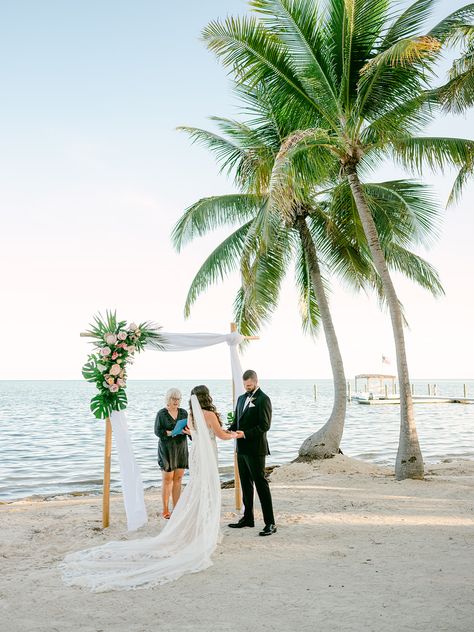 Florida Beach Micro Wedding, Key West Micro Wedding, Florida Keys Micro Wedding, Tropical Micro Wedding, Florida Micro Wedding, Micro Wedding Florida, Destination Micro Wedding, Small Florida Wedding, Small Tropical Wedding