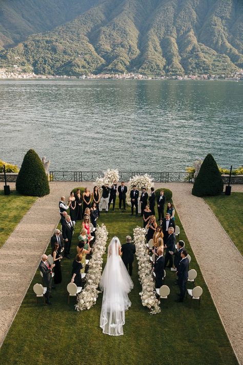 One of the best-known villas for a luxury wedding not only in Italy but also worldwide is the impressive Villa Balbiano on the western shore of Lake Como in the municipality of Ossuccio. Built during the late 1600s by Cardinal Tolomeo Gallio and later expanded and enriched with gardens and fountains by Cardinal Durini, an art and literature lover as well as a keen collector, the villa was transformed into a true masterpiece, while being used to hold lavish parties, feasts, and balls. Dream Marriage, Destination Wedding Italy, Dream Wedding Decorations, Outdoor Fall Wedding, Lake Como Wedding, Santorini Wedding, Whimsical Wonderland, Outdoor Wedding Decorations, Wedding Organization