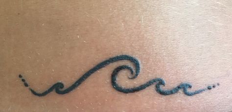 My wave tattoo from Maui*The ocean is a symbol of power, strength, life, mystery, hope and truth. ✌️❤️ Ocean Wave Tattoo, Wellen Tattoo, Tattoo Wave, Tato Henna, Symbol Of Power, Wave Tattoo, Symbol Tattoo, Ocean Tattoos, Strength Tattoo