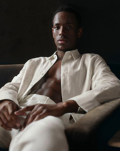 Micheal Ward Models Calvin Klein Monochromatic Summer 2024 Collection Michael Ward, Monochromatic Fashion, Male Fashion Trends, Black Artwork, African Men Fashion, African Men, Fashion Story, 2024 Collection, Model Poses