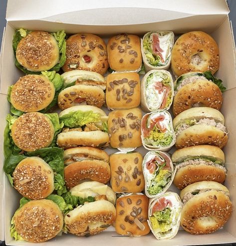 Box Salado, Eid Cupcakes, Catering Ideas Food, Brunch Buffet, Appetizer Bites, Food Accessories, Dessert Buffet, Food Platters, Iftar