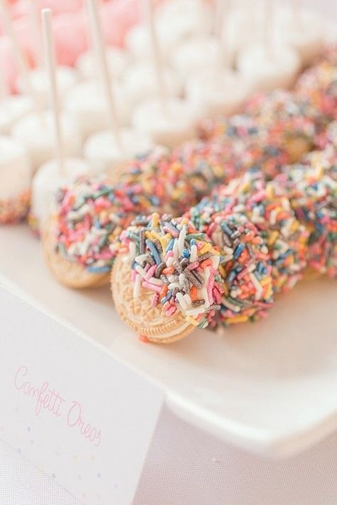 First Birthday Sprinkle Theme, Sprinkle Party Decorations, Confetti Birthday Theme, Cake Themed Birthday Party, Sweet To Be Three Birthday Party, Second Girl Birthday Ideas, Two Fancy Birthday Party Ideas, Sprinkle Theme Party, Two Sweet Birthday Party Food