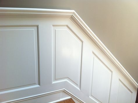 Staircase Wainscoting, Staircase Molding, Wainscoting Staircase, Stairs Trim, Wainscoting Hallway, Wainscoting Stairs, Wainscoting Bedroom, Wainscoting Bathroom, Narrow Staircase