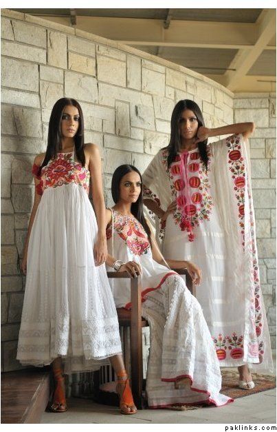 Traditional Dresses/ Modern Style Wedding Dresses Pakistani, Mexican Fashion, Three Women, Estilo Hippie, Look Retro, Salwar Kamiz, Desi Clothes, Patiala Salwar, Mode Boho