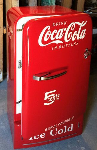 Coca Cola Cooler, Coke Machine, Vintage Fridge, Coca Cola Decor, Vintage Refrigerator, Fridge Cooler, Coca Cola Drink, Always Coca Cola, Soda Machines