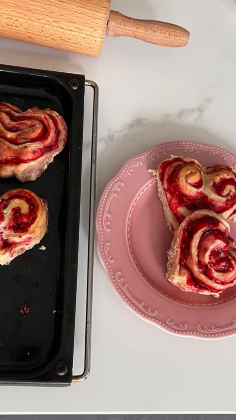 heart shaped cinnamon rolls, valentines day, valentines day baking, heart rolls, cute valentines gift Heart Cinnamon Rolls, Heart Rolls, Valentines Day Baking, Shaped Cinnamon Rolls, Heart Shaped Cinnamon Rolls, Strawberry Cinnamon Rolls, Cute Valentines, Book Aesthetics, Valentines Gift