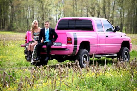 5 fun, offbeat trends of Southern proms - al.com Prom Pictures With Truck, Couples Prom Pictures, Formal Pictures, Country Prom, Prom Pictures Couples, Cute Country Couples, Prom Goals, School Formal, Prom Picture Poses