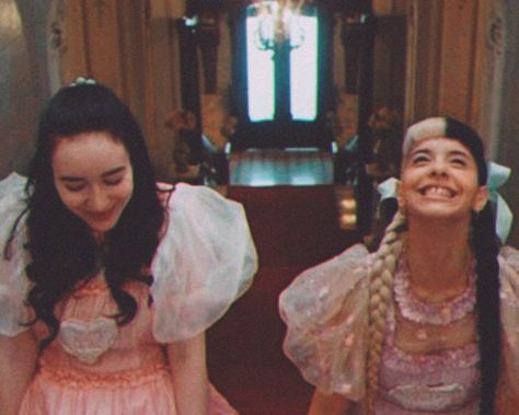 Melanie Martinez And Angelina K-12, Melanie And Angelina K12, Melanie Martinez And Angelina, Matching Pfp Melanie Martinez, Melanie Martinez K 12 Aesthetic, Elita Harkov, K-12 Melanie Martinez, Play Tennis, + Core + Aesthetic