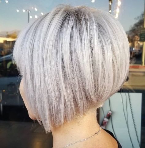 Very Short Angled White Bob Edgy Bob Hairstyles, Inverted Bob Haircut, Modern Bob Haircut, Hairstyle Cute, Easy Trendy Hairstyles, Inverted Bob Haircuts, Kort Bob, Modern Bob, Angled Bob Haircuts