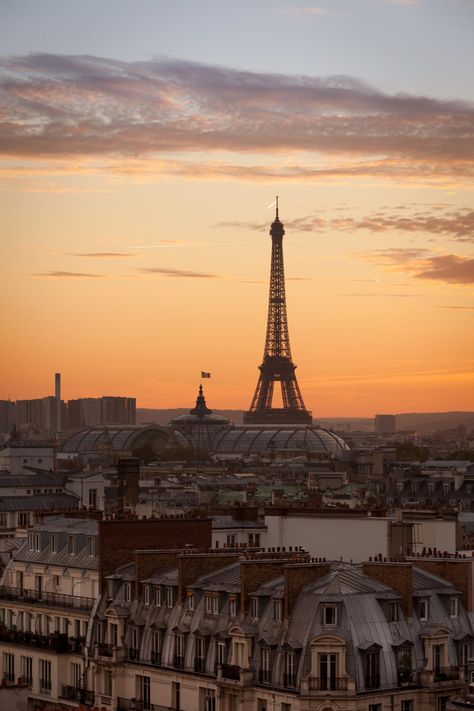 Paris, France Paris Aesthetic Night, Torre Eiffel Paris, Eiffel Tower In Paris, Tower In Paris, Paris Dream, Paris Wallpaper, Parisian Life, Paris Aesthetic, Rooftops