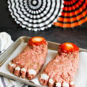 Halloween Feet Loaf Recipe - My Name Is Snickerdoodle Feet Loaf Recipe, Halloween Food For Adults, Halloween Mad, Scary Food, Creepy Halloween Food, Caramel Apple Dump Cake, Halloween Food Dinner, Kids Halloween Food, Halloween Food Appetizers