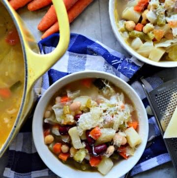 Carrabba's Minestrone Soup Recipe, Italian Soup Recipes, Potato Corn Chowder, Slow Cooker Salisbury Steak, Chicken Pot Pie Filling, Italian Diet, Minestrone Soup Recipe, Leftovers Soup, Italian Soup