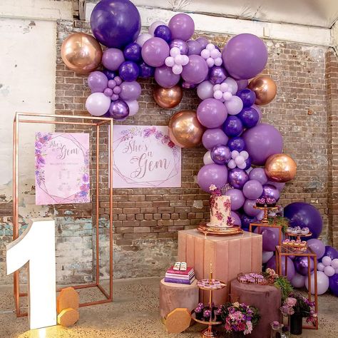 Fancy Party Decorations, Tangled Birthday Party, Balloons Galore, Tangled Birthday, Daisy Party, Retirement Party Decorations, Baby Shower Purple, Purple Balloons, Purple Birthday