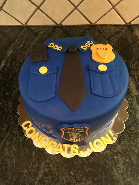 Police/CO round shirt cake Cake For Police Officer, Police Themed Birthday Cake, Police Cakes Ideas, Police Man Cake, Police Themed Cake, Warrant Officer Promotion Cake, Police Buttercream Cake, Police Badge Cake, Police Cakes