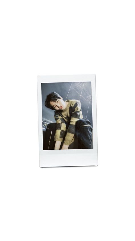 Kpop Polaroid Wallpaper, Enhypen Polaroid Wallpaper, Subtle Jeongin Wallpaper, Skz Polaroid Wallpaper, Skz Polaroid Printable, Skz Polaroid Aesthetic, Phone Organization, Kpop Posters, In Wallpaper