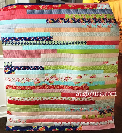 Jelly Roll Race Quilt, Beginner Quilt Tutorial, Jelly Roll Projects, Jelly Roll Race, Diy Jelly, Jelly Roll Quilt, Jelly Roll Quilt Patterns, Quilting Videos, Patchwork Blanket