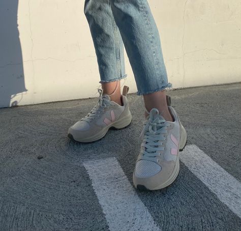 #veja #shoes #aesthetic Veja Venturi Sneakers Outfit, Veja Venturi Sneakers, Veja Venturi, Veja Shoes, Sneakers Outfit, Festival Outfits, Vision Board, Outfit Ideas, Festival