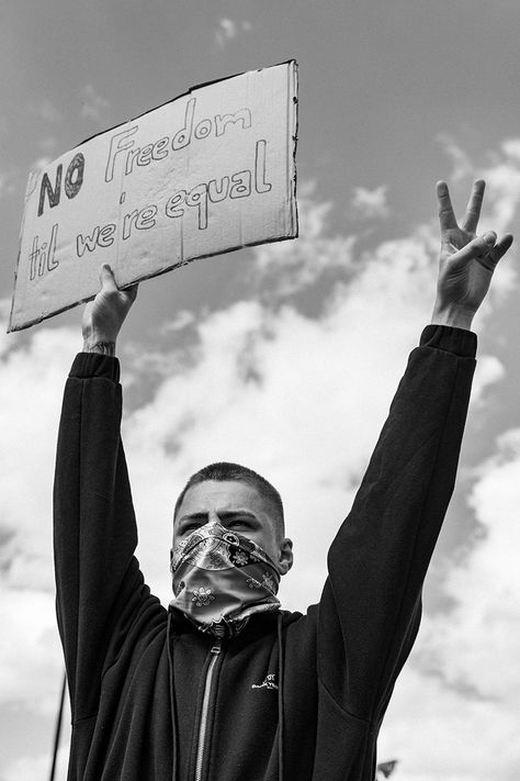 Black And White Protest Photography, Protest Photoshoot, Protest Pictures, Protest Photography, Blm Protest, Black Lives Matter Quotes, Black Lives Matter Art, Protest Posters, Black And White Face