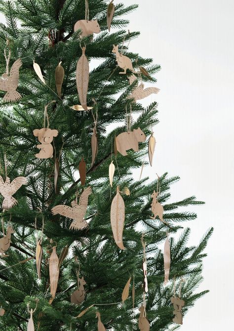 Christmas Tree Ideas Australia, Australian Christmas Tree Decoration, Australiana Christmas Tree, Australian Christmas Tree Ideas, Aussie Christmas Decorations, Australian Christmas Decor Ideas, Australian Christmas Aesthetic, Australian Xmas, Australian Christmas Tree