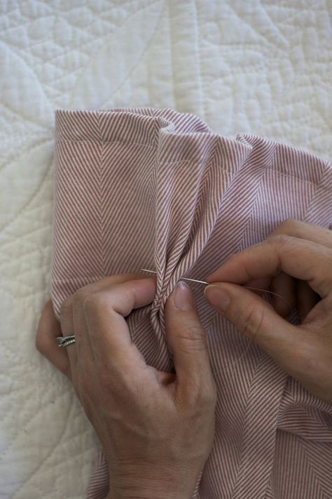 DIY Pinch Pleat Curtains // How to Make Budget IKEA Curtains Look Like a Million Bucks — The Grit and Polish How To Add Pleats To Curtains, Pinch Pleat Curtains Diy No Sew, Diy Tie Top Curtains, Diy Linen Curtains, Diy Pinch Pleat Curtains, Pinch Pleat Curtains Diy, Pinch Pleat Drape, Pleat Curtains, Ikea Curtains