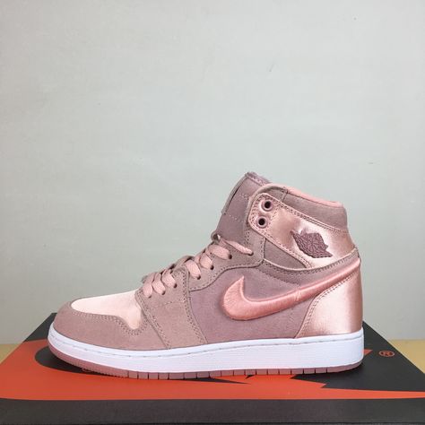 Pink Whatsapp, Sweet 16 Shoes, Nike Ideas, Scorpio Fashion, Jordan Gold, Nike Shoes Jordans, 1 Rose, Air Jordan 1 Retro High Og, Fancy Shoes