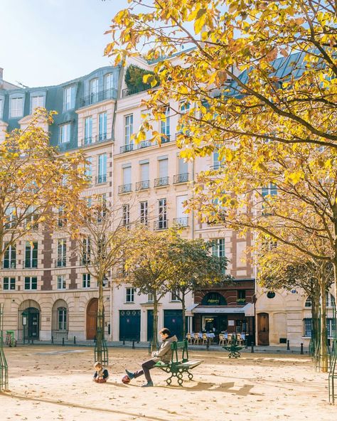 Place Dauphine Paris Autumn, Vaux Le Vicomte, City Lights, Versailles, Paris France, Habitat, Paris, In This Moment, France