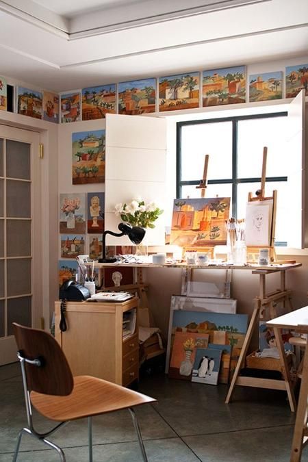 LaBelle Mariposa - nice art studio. I especially like the ledge around the top of the room to display art. Studio Seni, Artist Home Studio, Home Art Studios, Home Studio Design, Ruangan Studio, Small Art Studio, Studio Apartment Design, Art Studio Space, Art Studio Organization