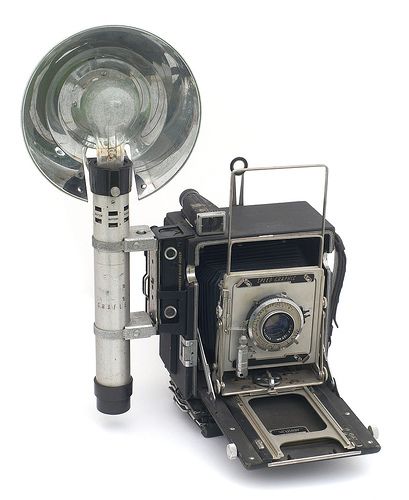 Graflex Pacemaker Speed Graphic 4x5 from 1947. We all know this thing from our rushed newspaper shooters. Speed Graphic Camera, Fotocamere Vintage, Camera Collection, Large Format Camera, Gopro Photography, Antique Cameras, Photo Gear, Camera Obscura, Old Cameras