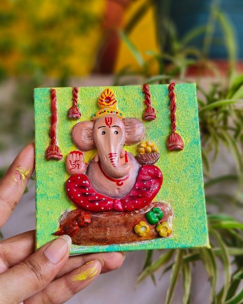 Art On Mini Canvas, Clay Mural Art, Polymer Charms, Artist Room, Diwali Ideas, Sheet Painting, Clay Items, Lippan Art, Ganesh Art