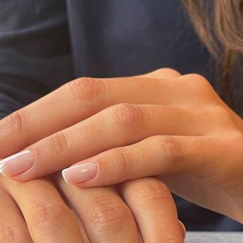 Elizabeth Rhiannon Fiander on Instagram: "Summer Pearls 🐚✨ @biosculpturegelgb Gel @officialnavyprofessional Cuticle care @nailstampingqueenuk Ice queen chrome 🤍 #pearlnails #summernails #biosculpture #navyprotools #naturalnails #manicure #chromenails" Luxury Brilliant Cut Pearl Ring With Cubic Zirconia, Classic White Cubic Zirconia Pearl Ring, Bio Sculpture Gel Nails Summer, Biosculpture Gel Nails, Biosculpture Nails, Bio Sculpture, Cuticle Care, Pearl Nails, Ice Queen