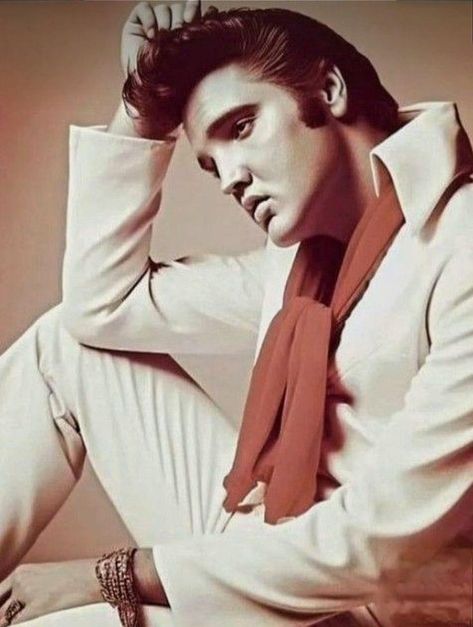 Elvis Presley Rare, Elvis Presley Wallpaper, Elvis Art, Elvis Presley Videos, Elvis Jumpsuits, King Elvis Presley, Elvis Presley Images, Fake Images, Young Elvis