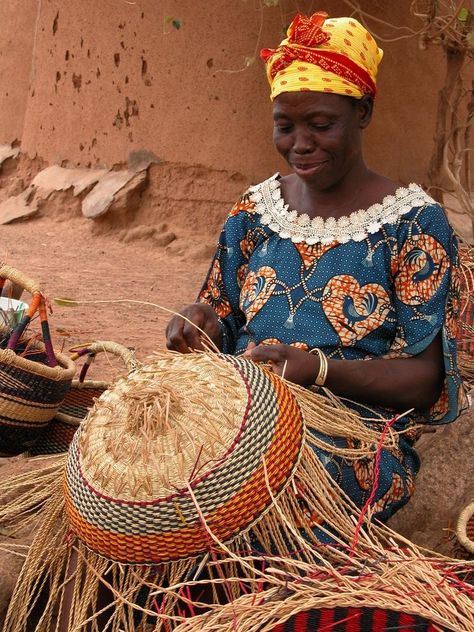 African Life, Saul Leiter, Basket Weaver, Colorful Baskets, Bolga Basket, Afrique Art, African Market, Livingstone, African Decor