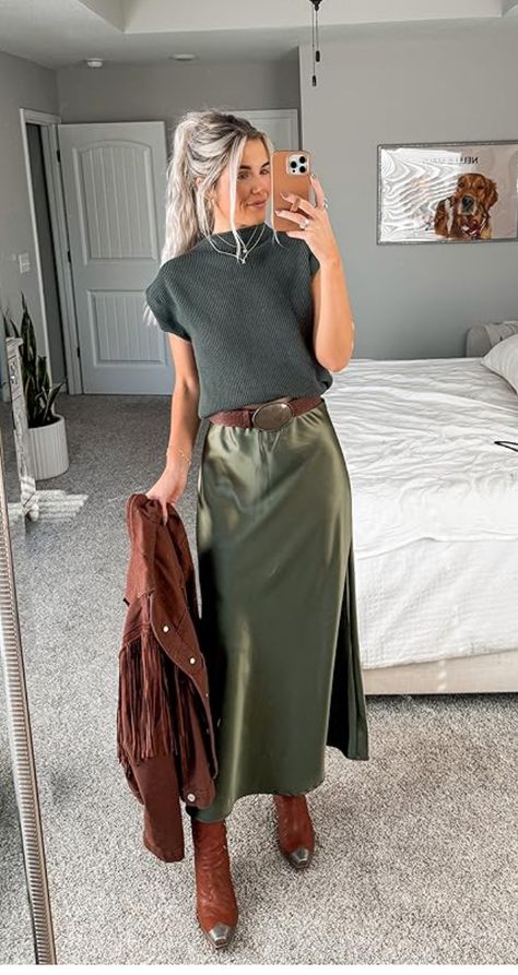 Teacher Appropriate Outfits, Skirt Fall Outfit, Classy Going Out Outfits, Skirt Outfit Fall, Career Outfits, Long Skirt Fashion, Skirt Outfits Fall, Western Outfits Women, Minimal Outfit