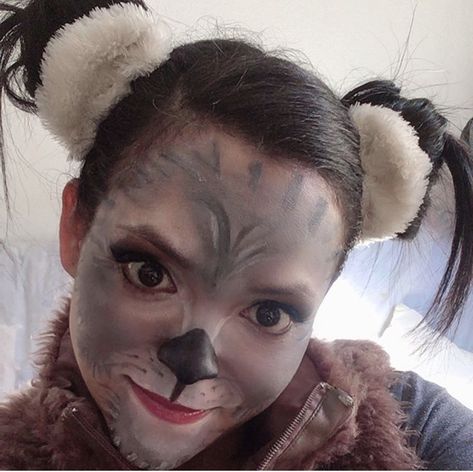 Koala 🐨 face painting Koala Bear Face Paint, Koala Makeup Halloween, Hyena Face Paint, Hyena Makeup, Koala Face Paint, Donkey Makeup, Koala Makeup, Bear Face Paint, Koala Costume