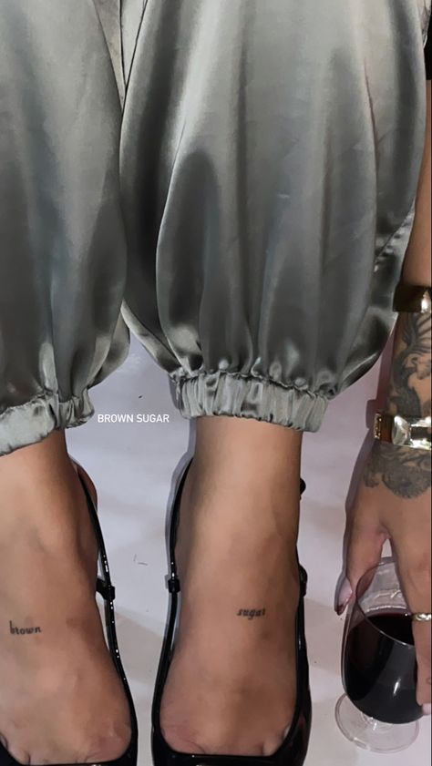 Tattoo Hailey Bieber Ankle Tattoo, Davinci Hands Tattoo, Ankle Tats, Small Ankle Tattoo, Sugar Tattoo, Ankle Tat, Tattoo Ankle, Punk Tattoo, Geek Design