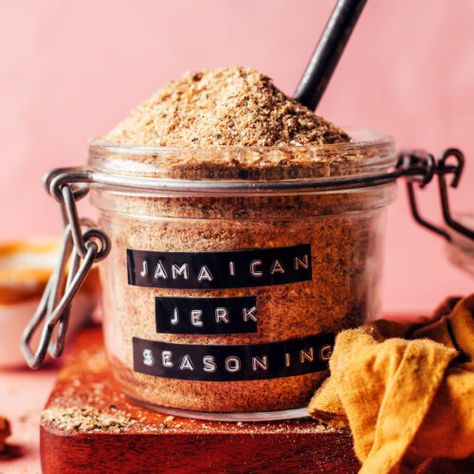 Vegan Staples, Diy Foods, Jamaican Jerk Seasoning, Homemade Seasoning, Spice Combinations, Diy Mixes, Homemade Spice Mix, Jamaican Food, Spicy Seasoning