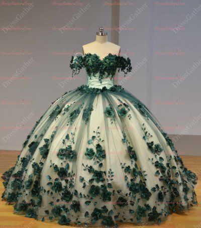 White Quince Dress, Emerald Green Quinceanera Dresses, Emerald Green Quinceanera Theme, Green Quince Dress, Green Quinceanera Theme, Quinceanera Dresses Green, Quince Themes, Green Quinceanera Dresses, Quinceanera Themes Dresses