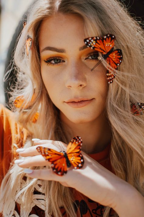 70s Flower Tattoo, 70s Flower Wallpaper, Flower Tattoo Outline, 70s Flower Child, Butterfly Transformation, Outdoor Senior Pictures, 70s Makeup, Beauty Killer, Unique Senior Pictures