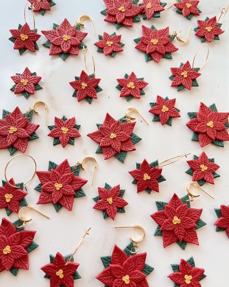 Holly Holly, Xmas Earrings, Earring Inspo, Clay Christmas, Handmade Clay Jewelry, Project Organization, Christmas Clay, Polymer Clay Christmas, Clay Earring